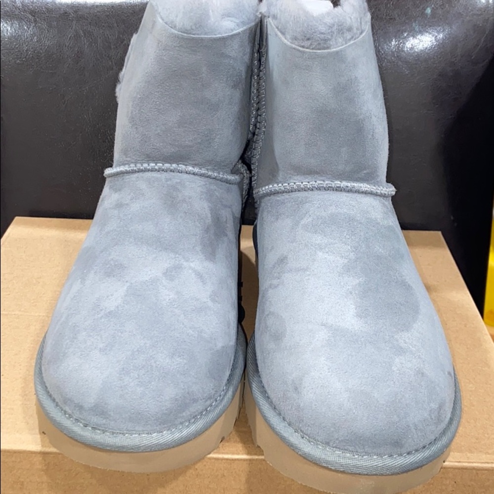 Brand New Ugg Boot w/classic double bow mini 7